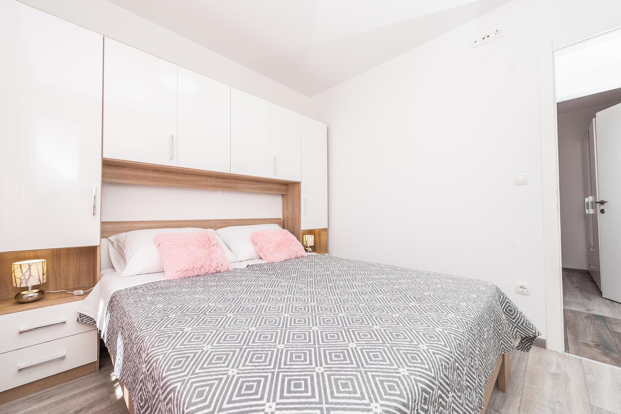 Apartments Janice Pakoštane Eksteriør bilde