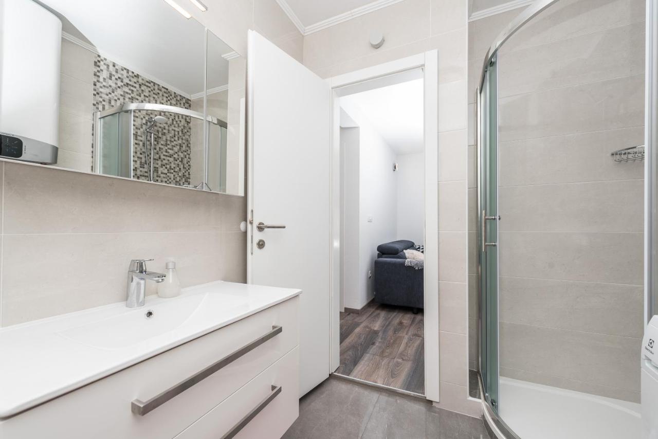 Apartments Janice Pakoštane Eksteriør bilde