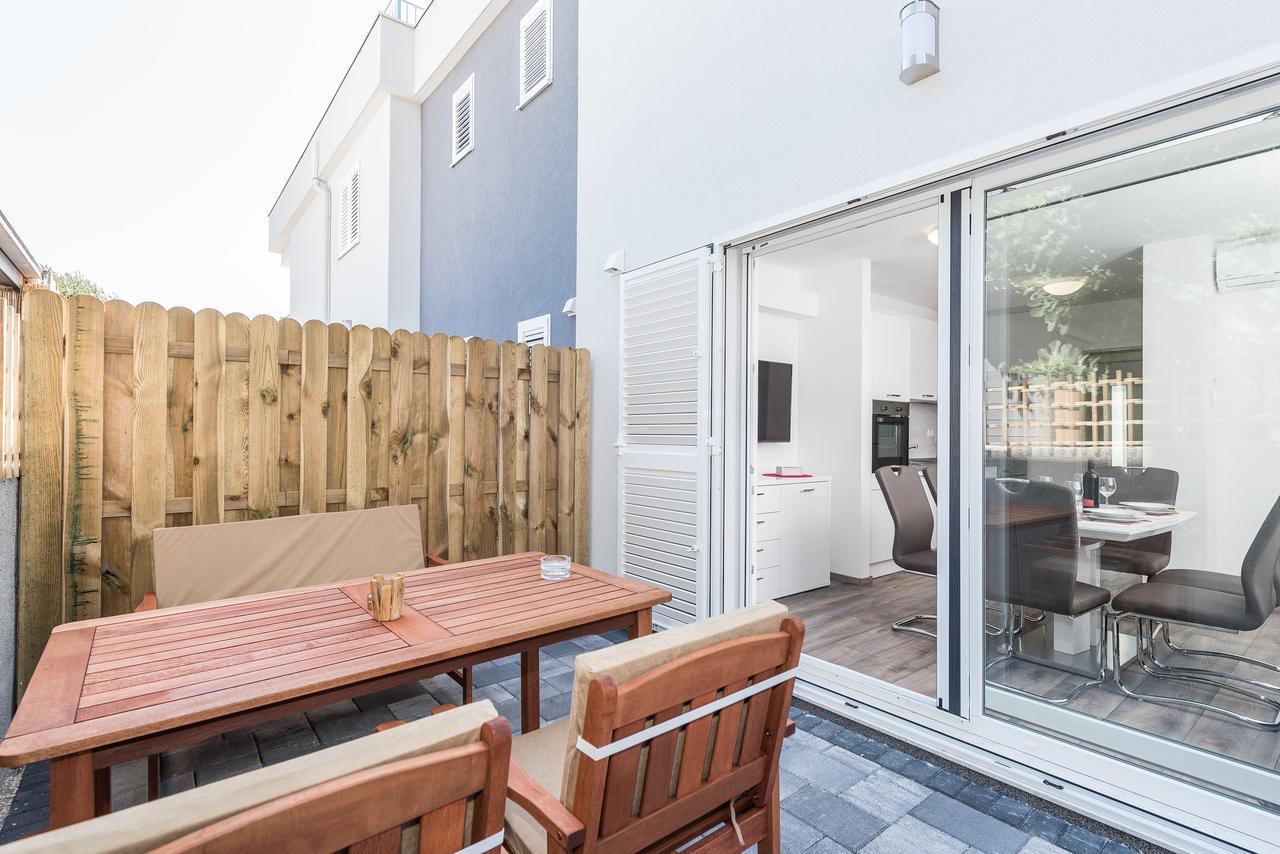 Apartments Janice Pakoštane Eksteriør bilde