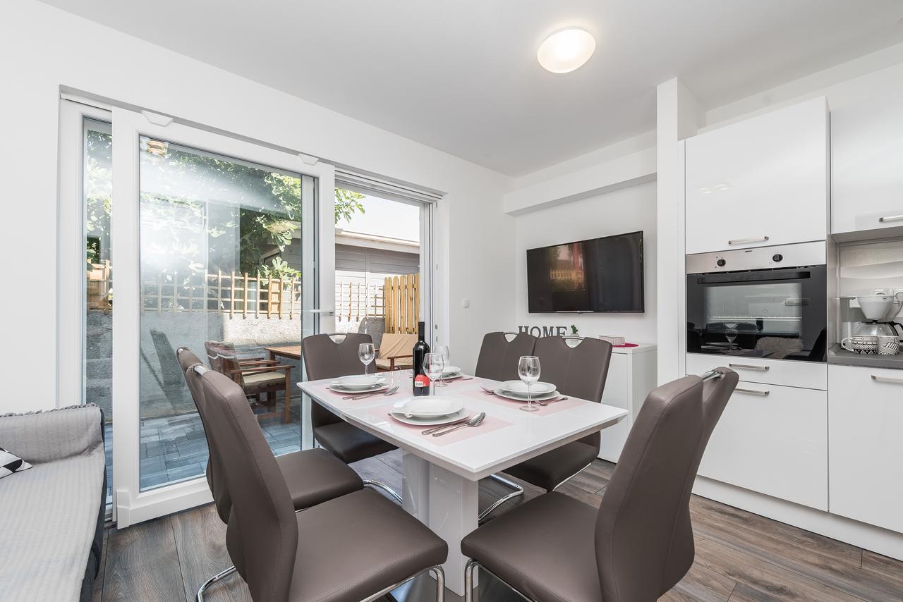Apartments Janice Pakoštane Eksteriør bilde