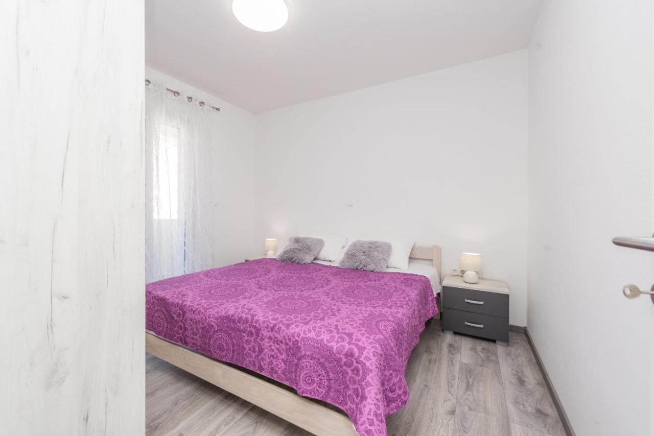 Apartments Janice Pakoštane Eksteriør bilde