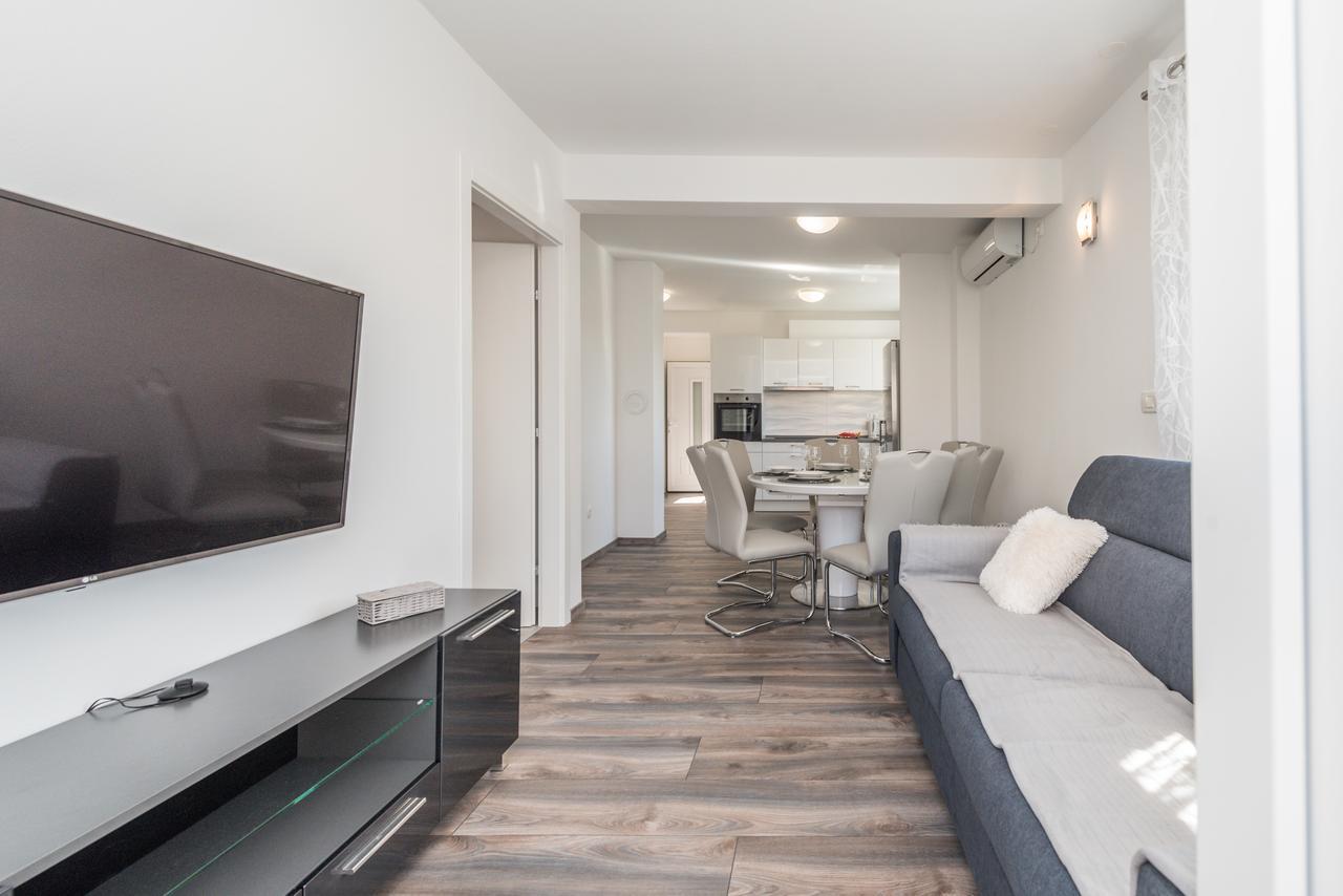 Apartments Janice Pakoštane Eksteriør bilde