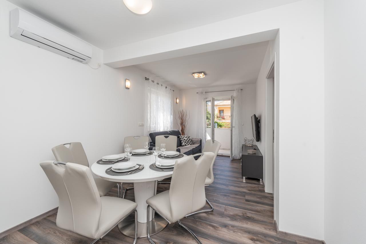 Apartments Janice Pakoštane Eksteriør bilde